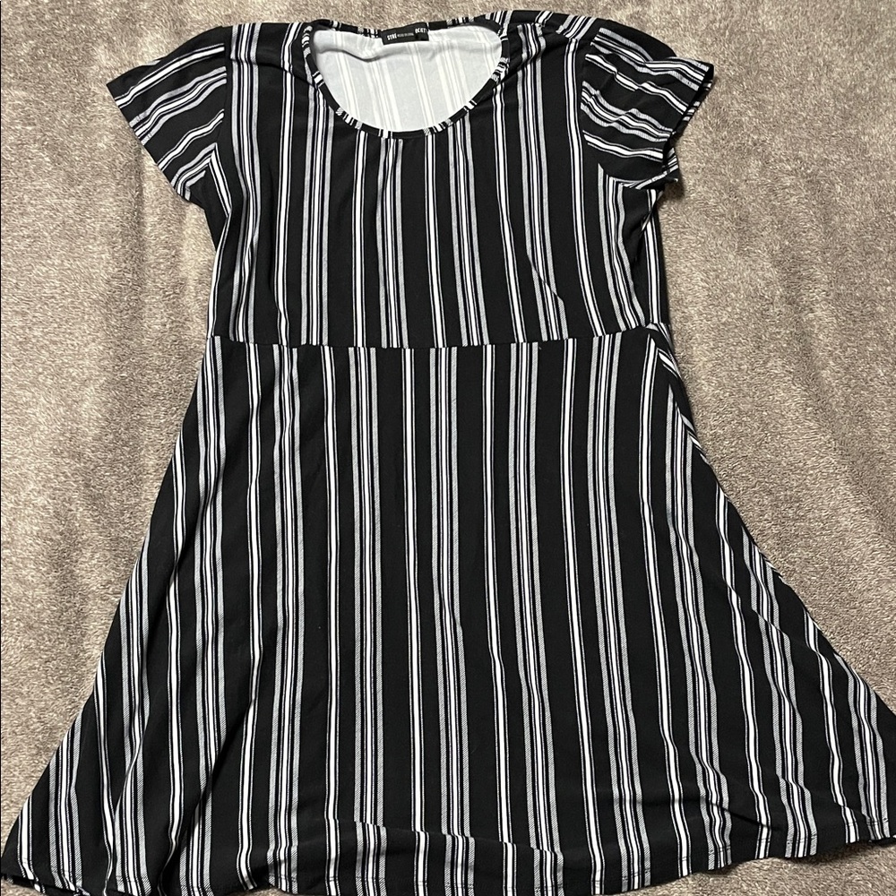 Streetwear Society Monochrome Striped Midi Dress